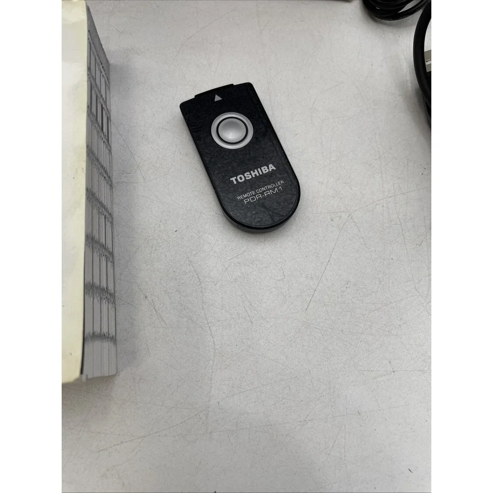 Toshiba PDR-3330 Digital Still Camera 3.2 MP 6X Zoom+Battery+Memory Card+Manuals